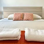 Cozy And Bright Central Room, Shared Flat