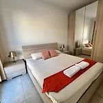 Cozy And Bright Central Room, Shared Flat