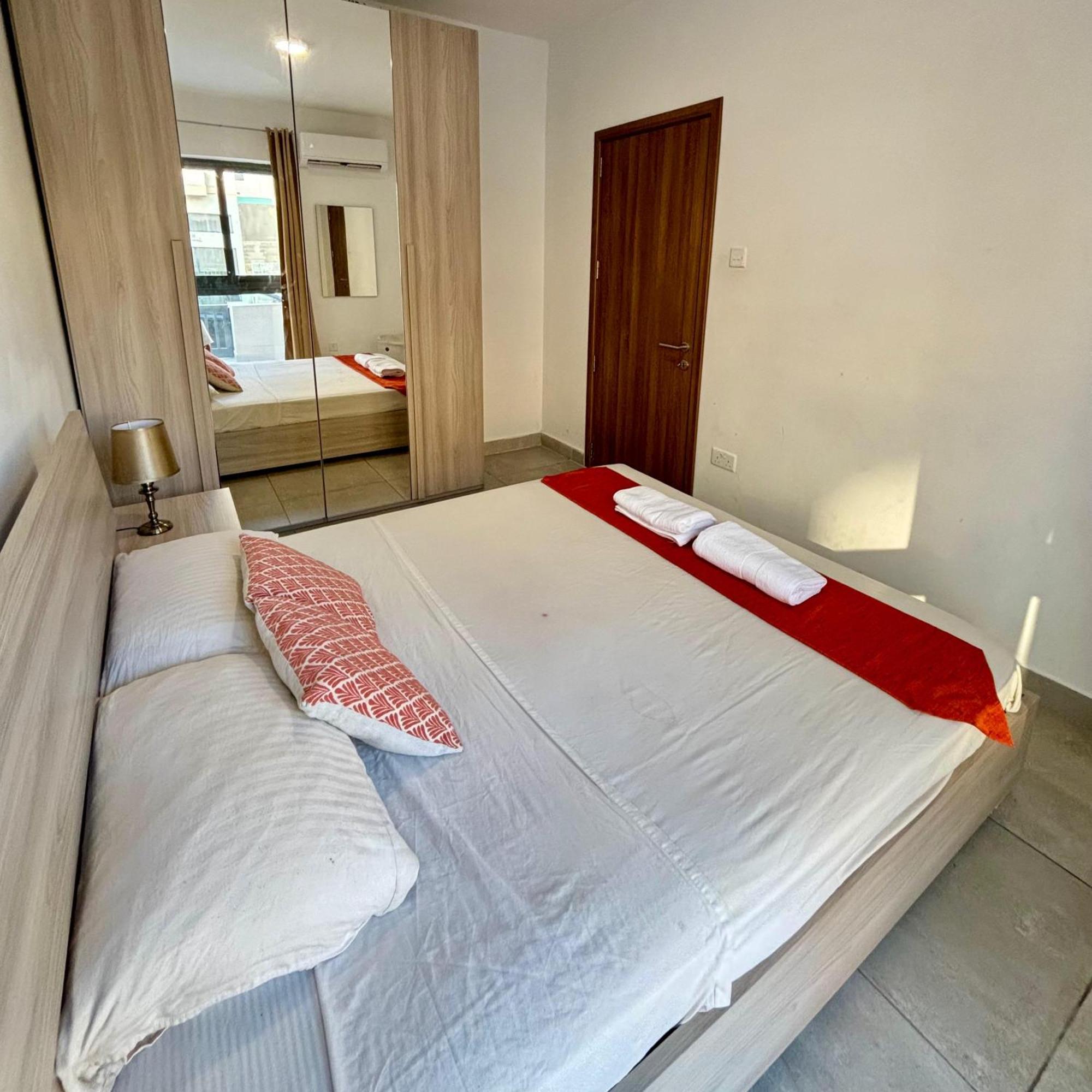 Cozy And Bright Room, Shared Flat Msida