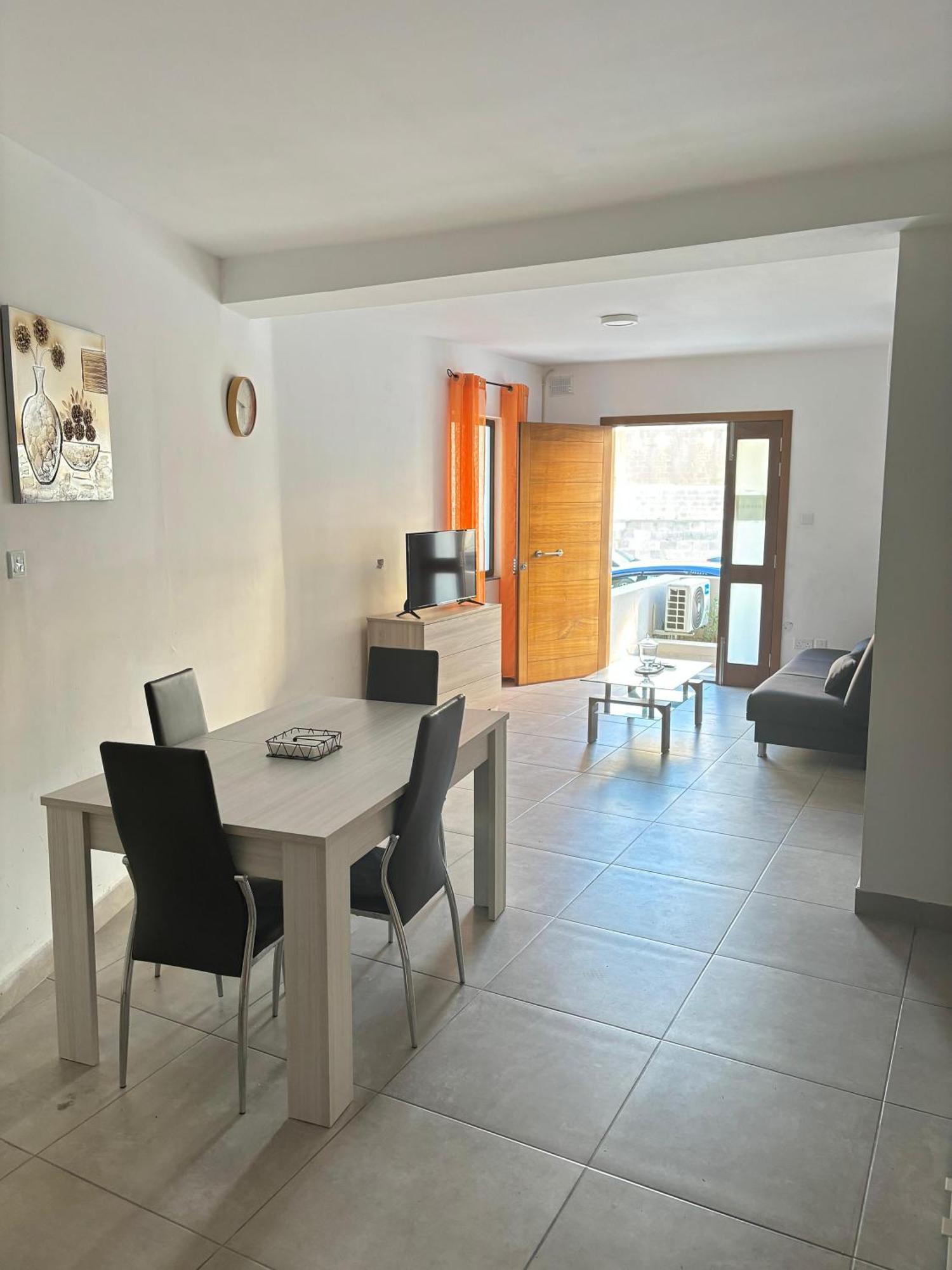 Cozy And Bright Room, Shared Flat * Msida