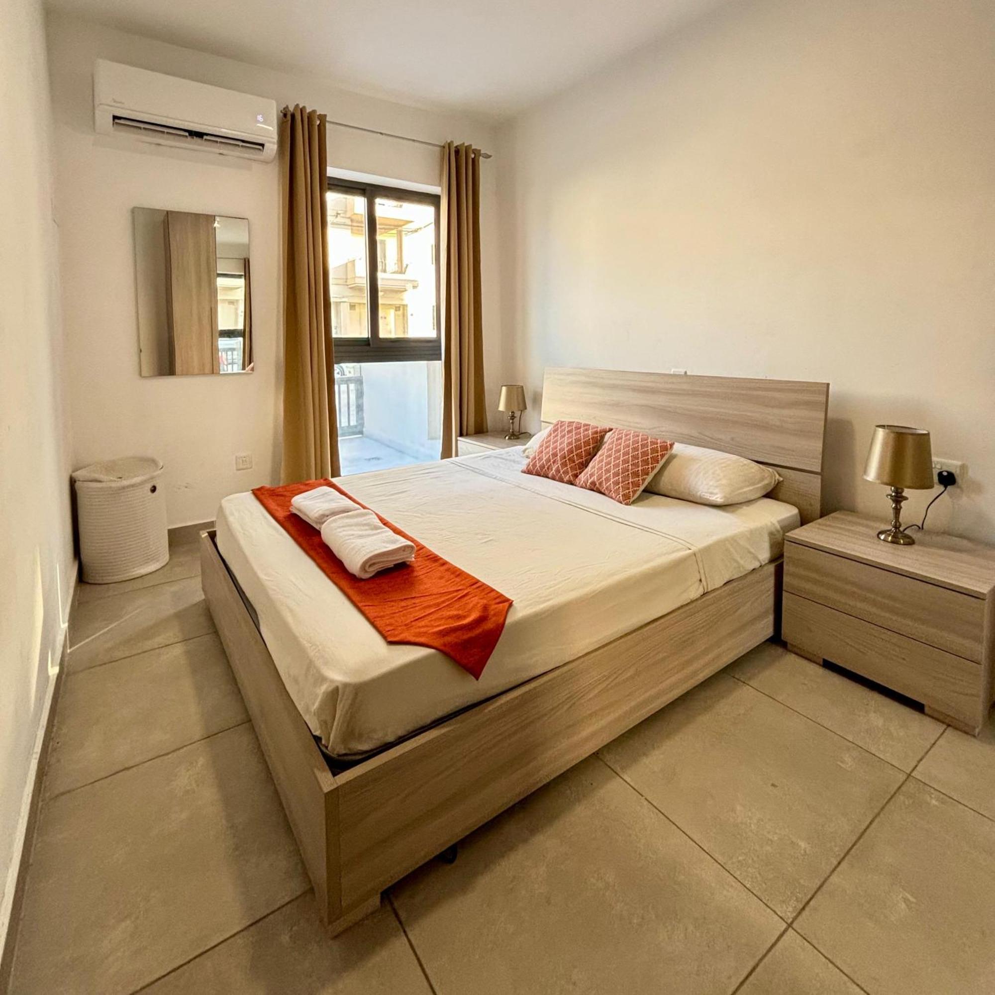 Cozy And Bright Room, Shared Flat Homestay Msida